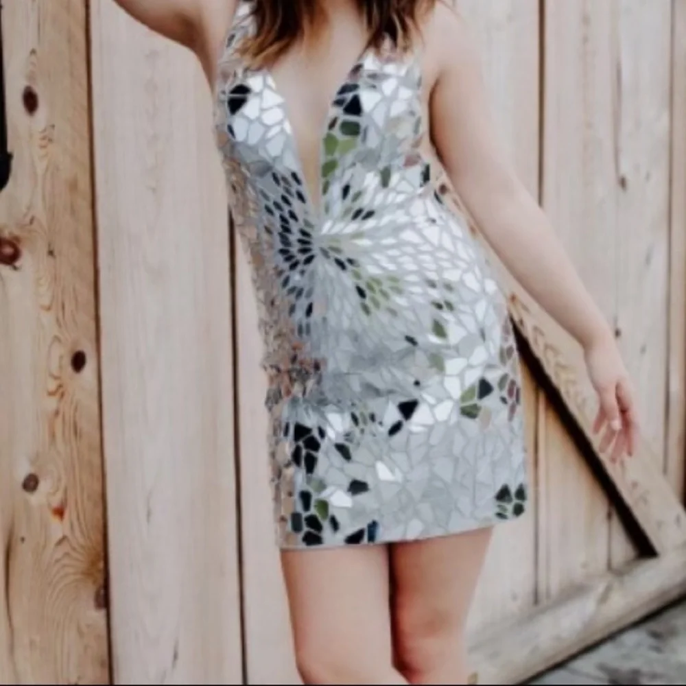 worn once there’s padding stitched in the chest area but can easily be removed. - Picture 1 of 3